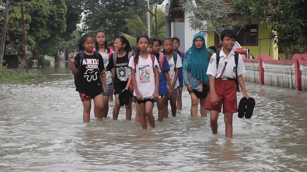 Banjir yang menggenangi Desa Tempuran Mojokerto
