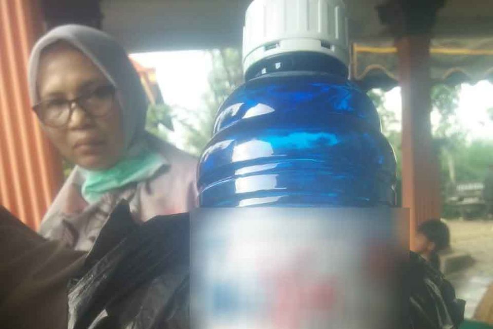Racun pestisida yang diduga diminum oleh korban