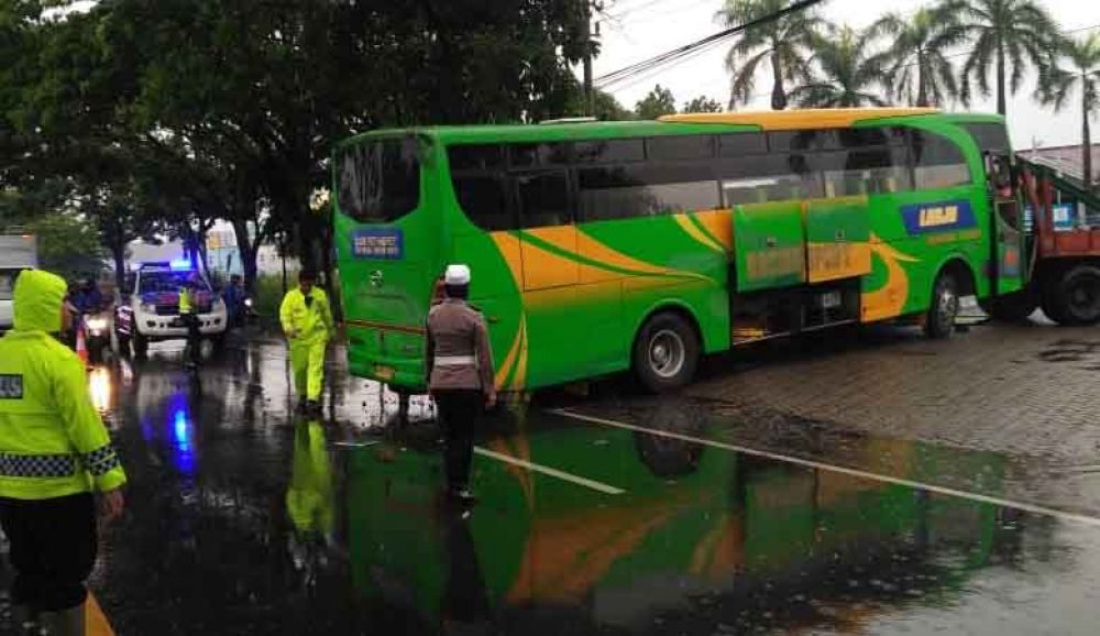 Kecelakaan Bus Ladju di Pasuruan