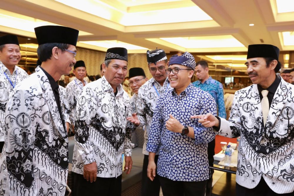 Bupati Anas saat menghadiri penutupan konferensi PGRI Kabupaten Banyuwangi di Hotel New Surya, Jajag, Kamis (20/2/2020)