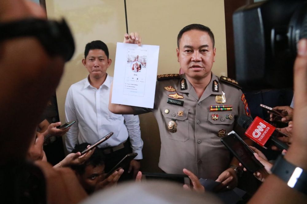 Sebar Hoaks Corona di Medsos, Ibu Rumah Tangga di Surabaya Diamankan