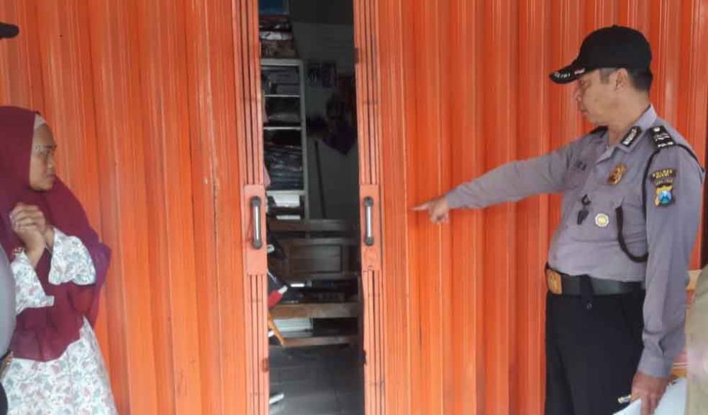 Toko variasi mobil di Ngawi diobok-obok maling