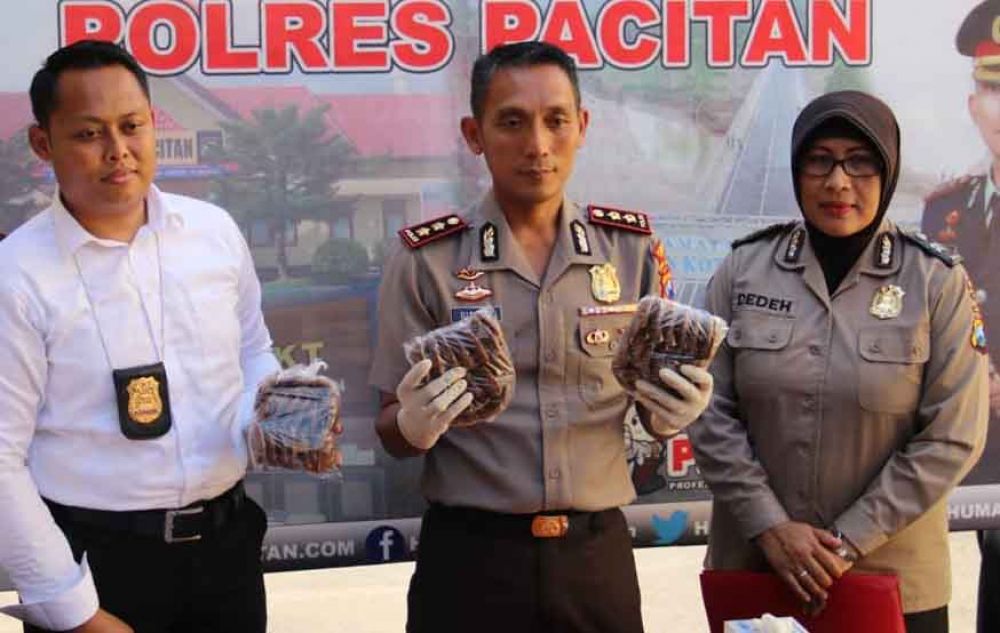 Pembuat gula jawa palsu di Pacitan diamankan