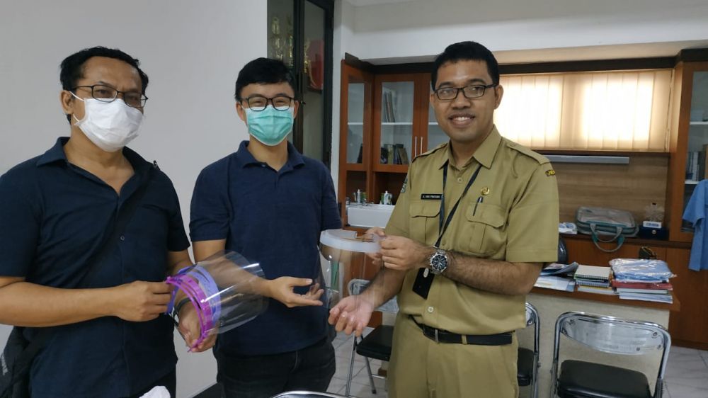 Salah satu alat pelindung diri (APD) berupa Face Shield Mask 