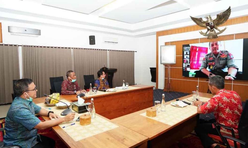 Bupati Banyuwangi, Abdullah Azwar Anas berlakukan pembatasan jam operasional pusat perbelanjaan