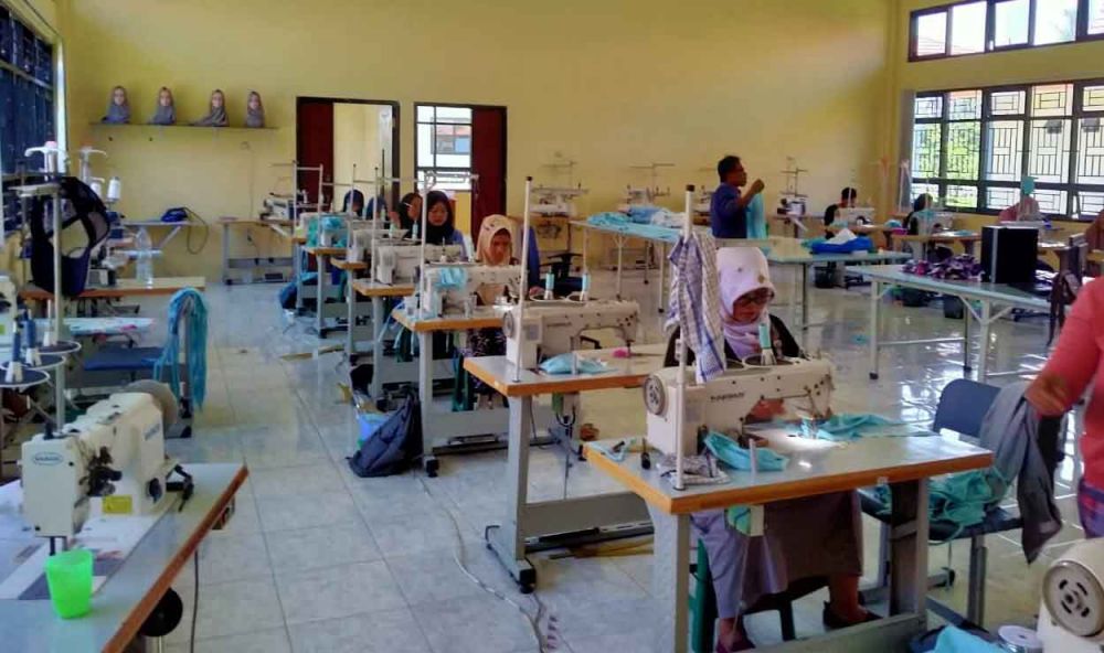 UMKM konveksi di Banyuwangi yang kini produksi masker