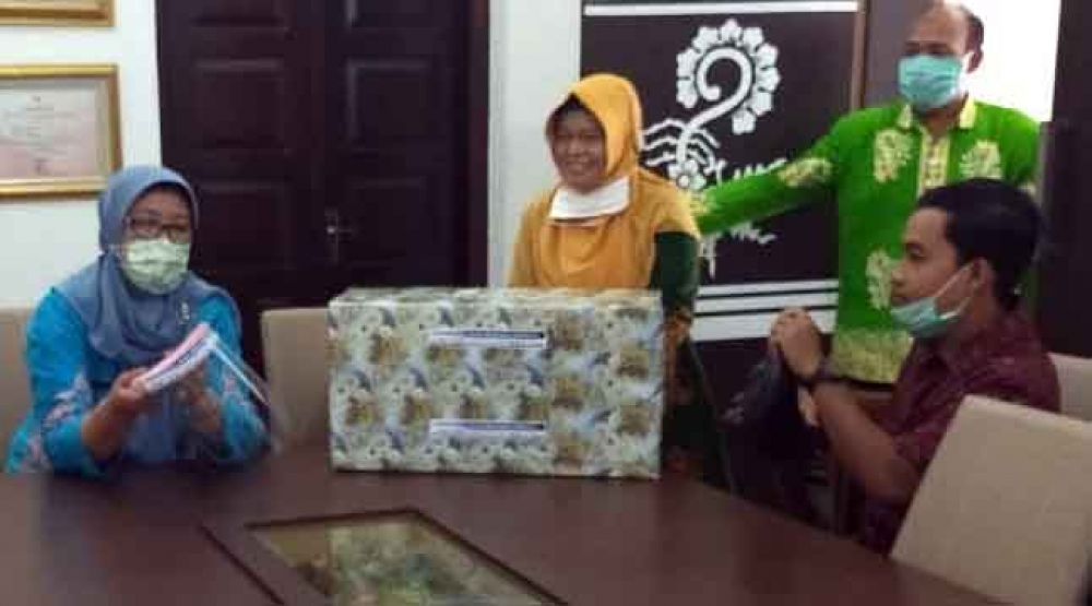 Face shield dan masker yang disumbangkan ke RSUD Blambangan