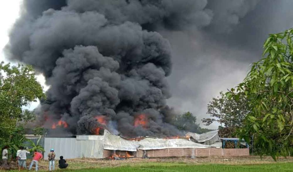 Kebakaran pabrik makanan ringan di Ponorogo