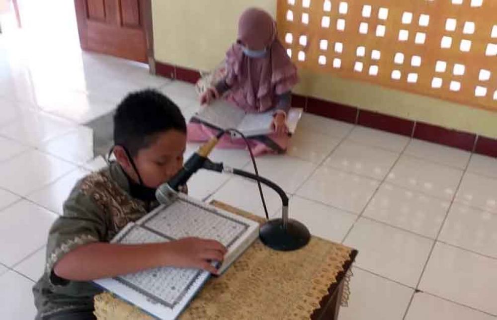 Peserta mengaji di Desa Tinatar, Pacitan