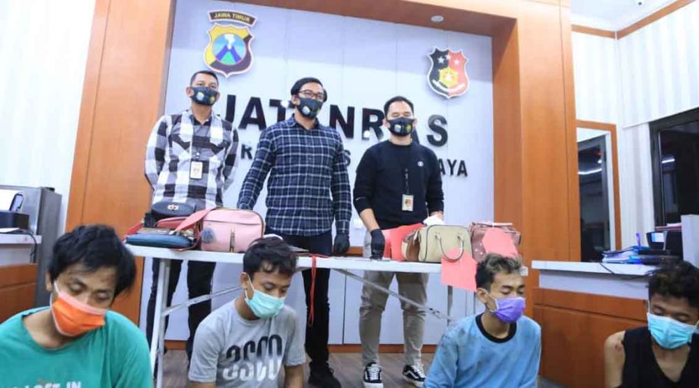 Empat penjambret tas wanita ditembak kakinya oleh Unit Jatanras Satreskrim Polrestabes Surabaya