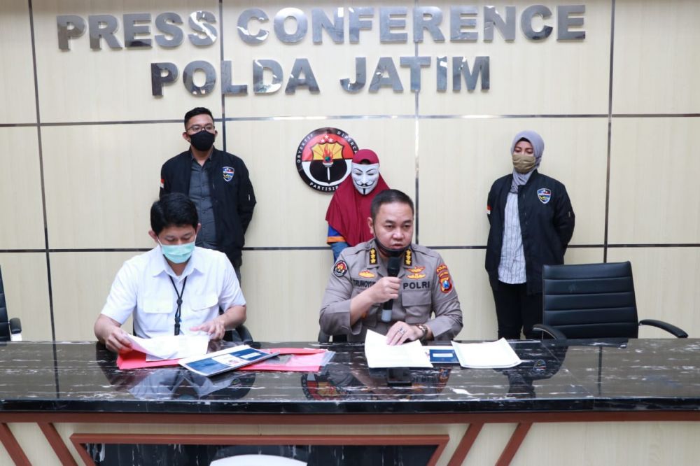 Polisi mengamankan seorang ibu di Pamekasan yang menghina seorang kiai Ponpes Miftahul Ulum Panyyeppen