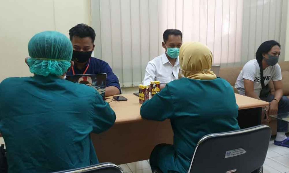 Paksa Makamkan Sendiri Jenazah Pasien Corona, 4 Orang Jadi Tersangka