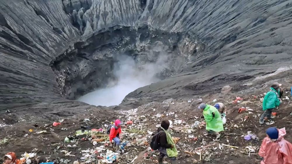 Kasada, Warga Suku Tengger Gunung Bromo Doakan Corona Segera Sirna