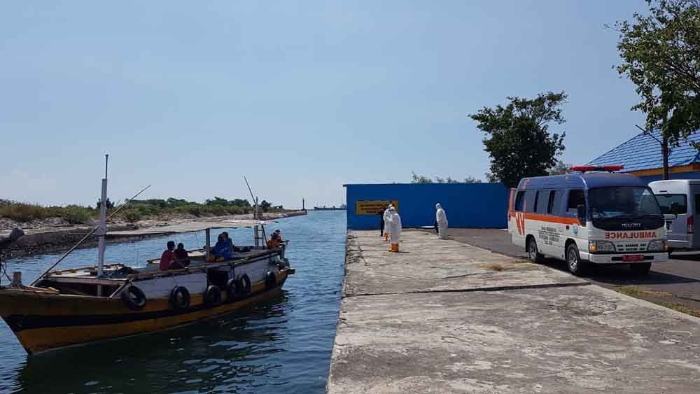 Evakuasi pasien positif Covid-19 dari Pulau Gili