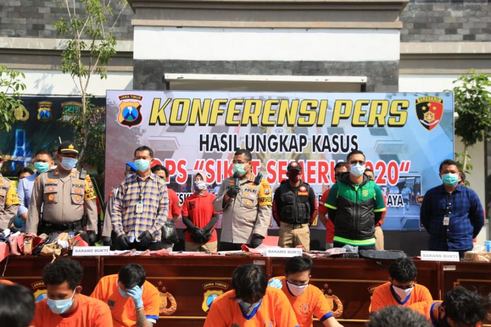 Kombes Pol Jhony Eddison Isir dan AKBP Sudamiran dalam ungkap Operasi Pekat Semeru 2020