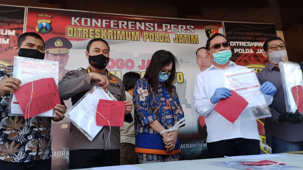 Notaris yang menjadi tersangka penipuan dan penggelapan ditangkap Polda Jatim