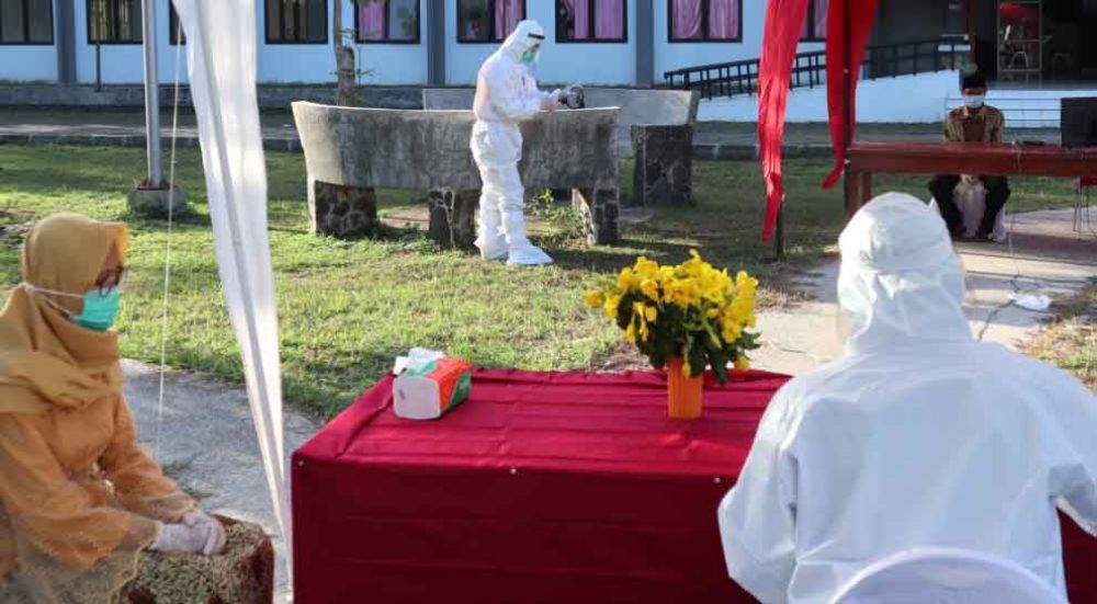 Pernikahan pasien Covid-19 di Pacitan (foto-foto: istimewa)