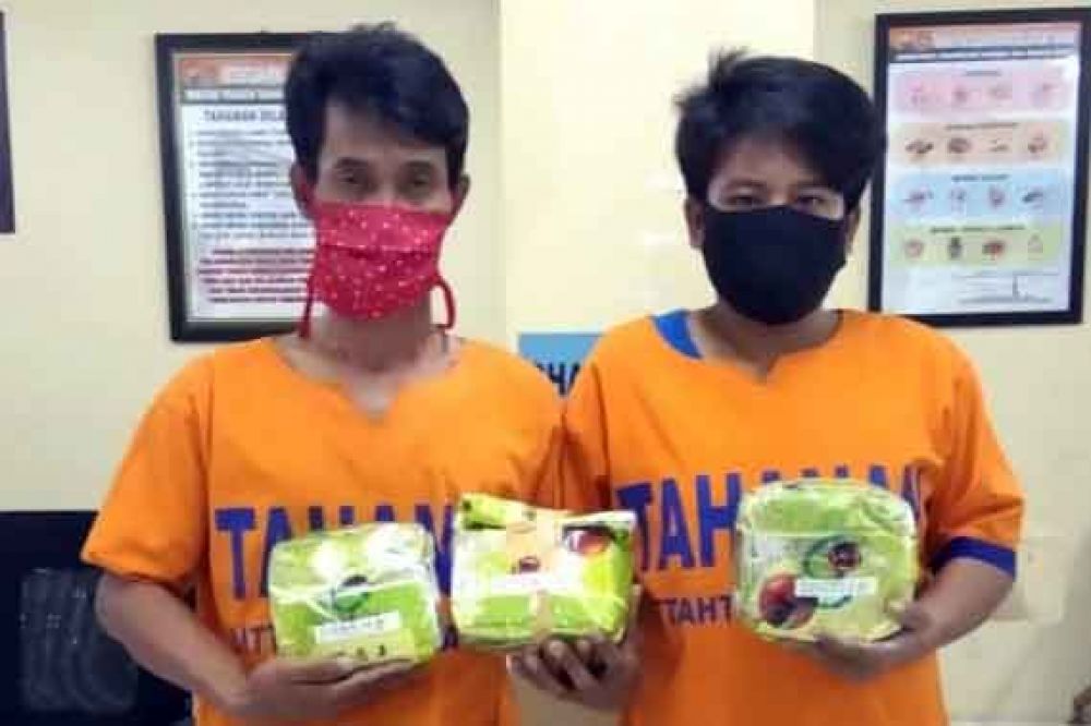 Kedua kurir sabu yang ditangkap Polda Jatim