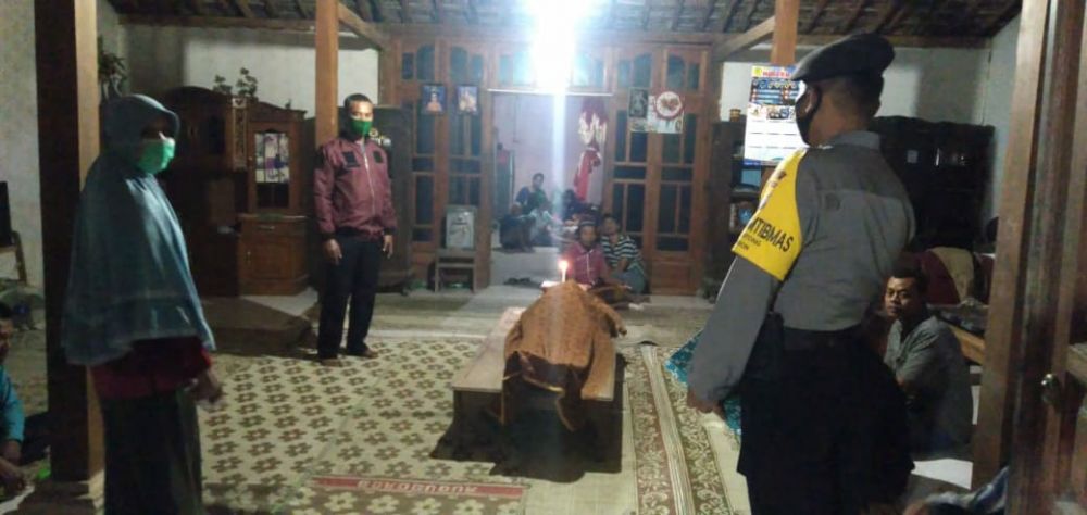 Bajak Sawah Malam Hari, Petani Tewas Tersengat Listrik Jebakan Tikus