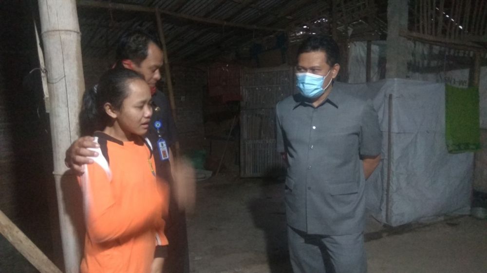 Sujatno menengok keluarga Surati