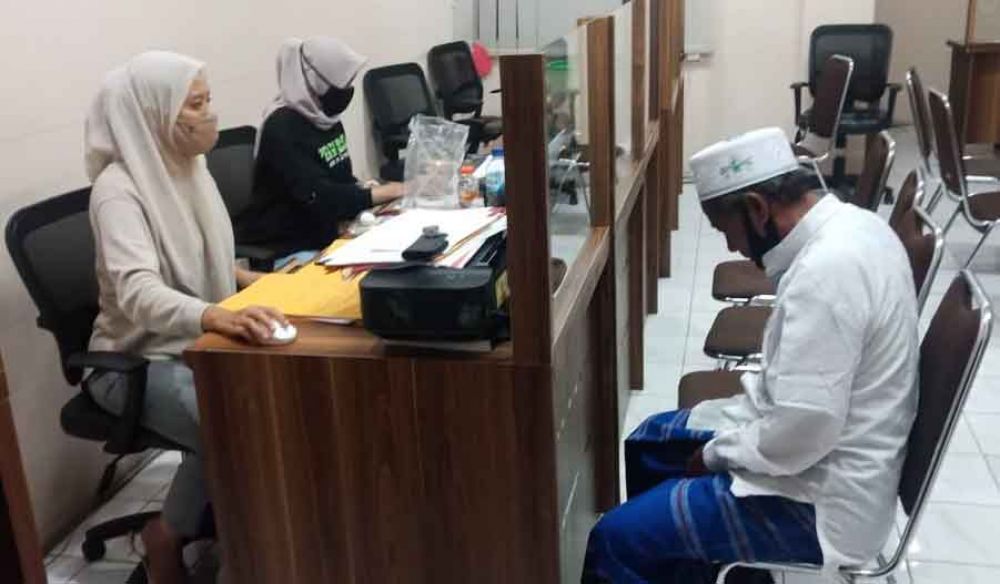 Pelaku diamankan Unit PPA Satreskrim Polrestabes Surabaya