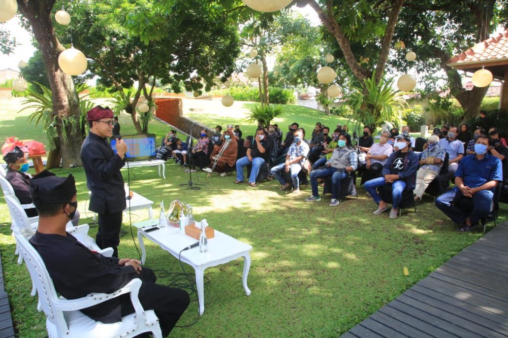 Bupati Anas ajak perupa Banyuwangi terus optimis