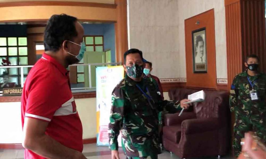 Tidak Fit, Ipong Muchlissoni Tak Ikut Tes Kesehatan di Hari Pertama
