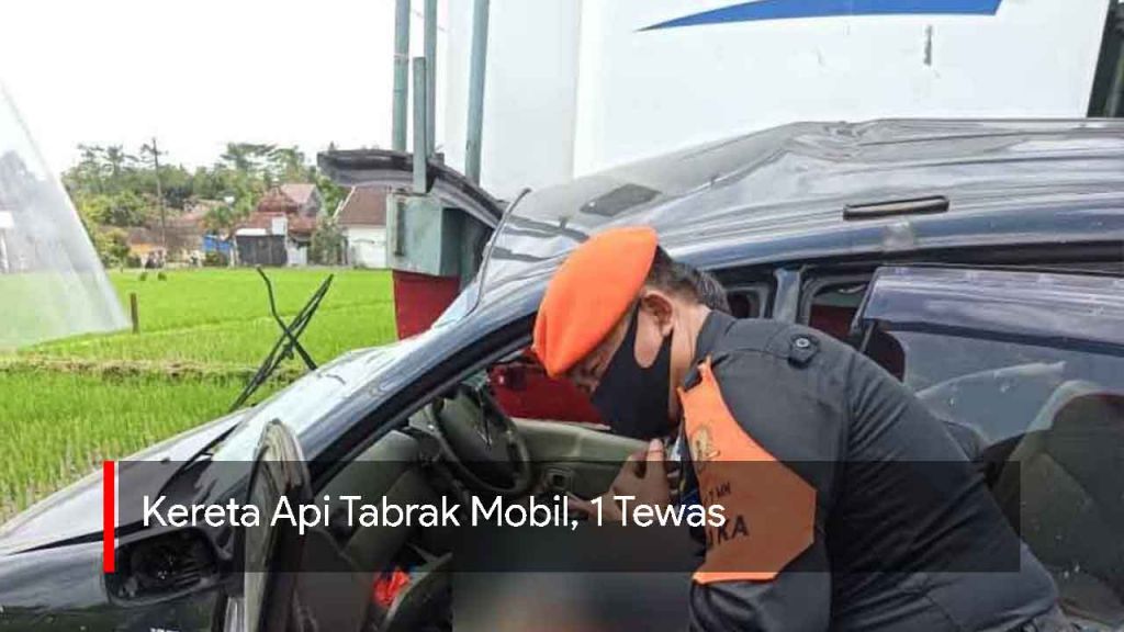 Video: Kereta Api Tabrak Mobil, 1 Tewas