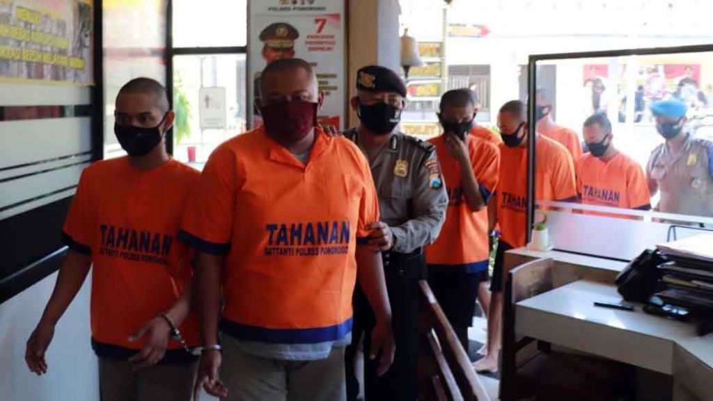 Kesembilan tersangka