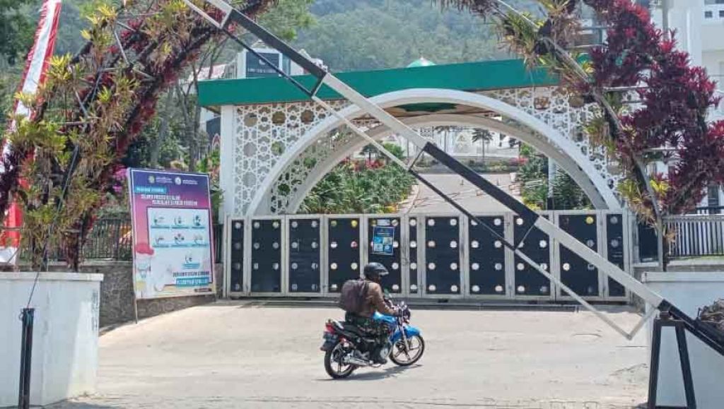 Pondok Pesantren Al Izzah International Islamic Boarding di Desa Sumberejo, Kota Batu