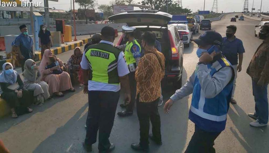 Kecelakaan di gerbang Tol Kejapanan