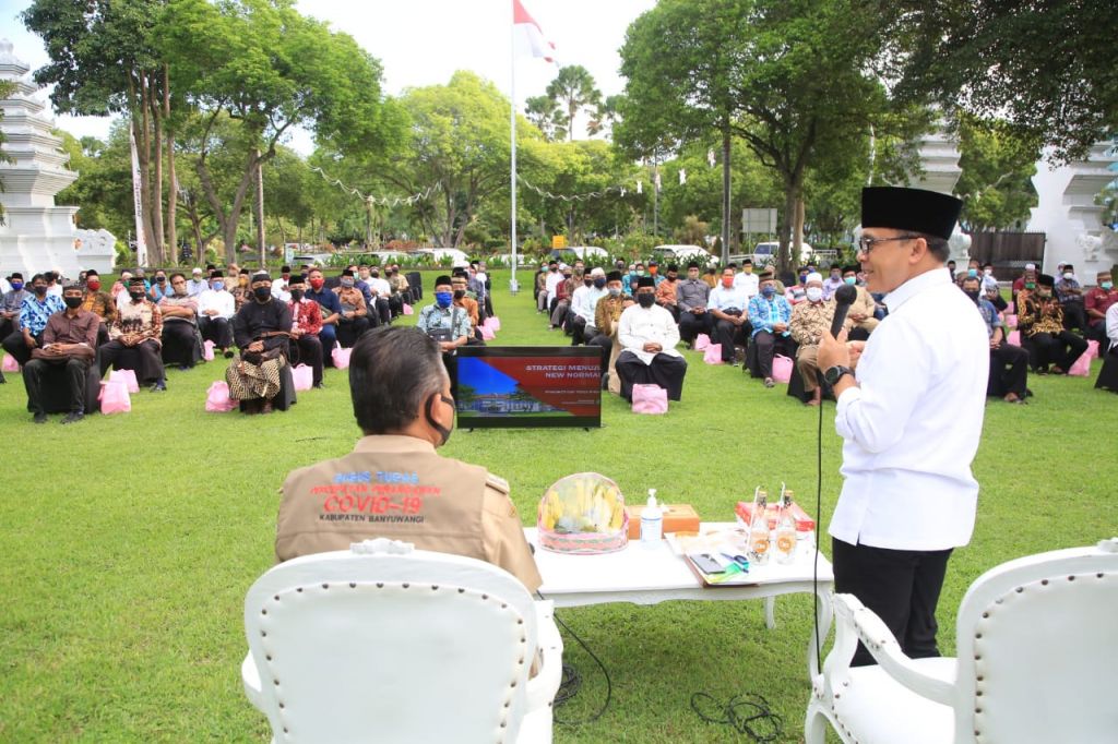 Bupati Anas di depan takmir masjid Banyuwangi mengajak disiplin prokes Covid-19