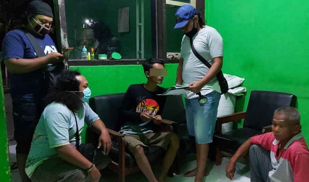 Pelaku saat diamankan di rumahnya