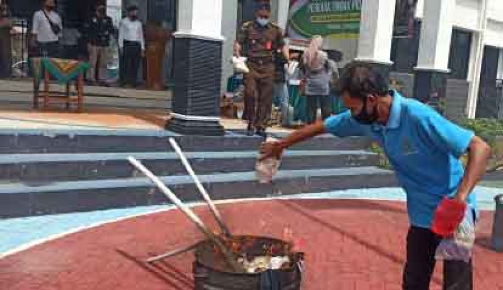 Kejari Ponorogo musnahkan barang bukti dari 127 perkara