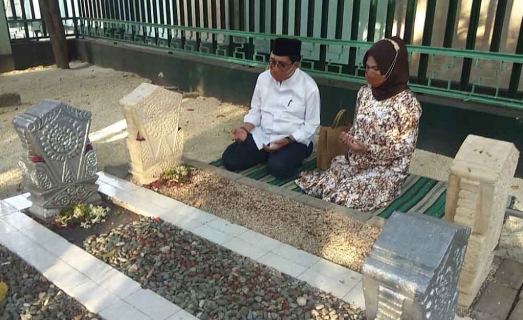 Machfud Arifin dan Ny Lita berziarah di makam Sunan Ampel