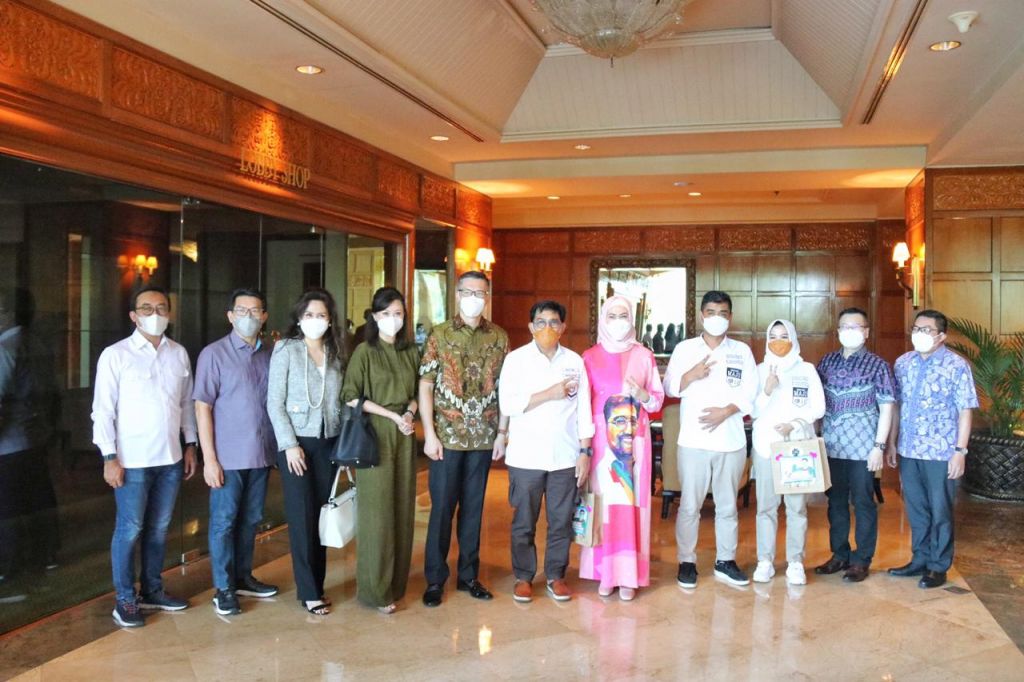 Machfud Arifin-Mujiaman saat bersilaturahmi ke Gereja Mawar Sharon Surabaya