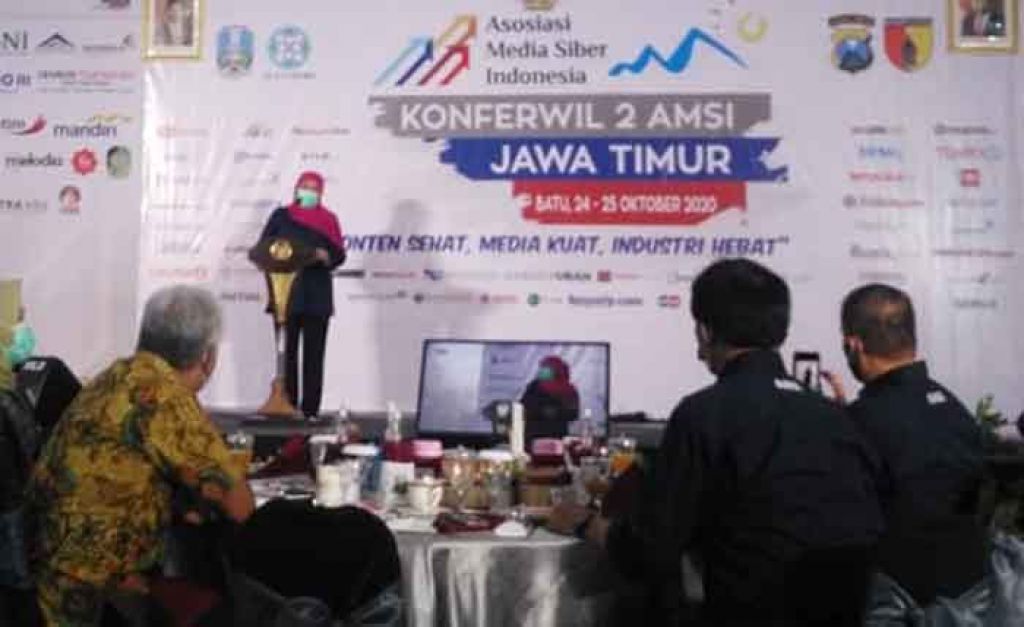  Ini Pesan Khofifah pada Konferwil AMSI 2 Jatim