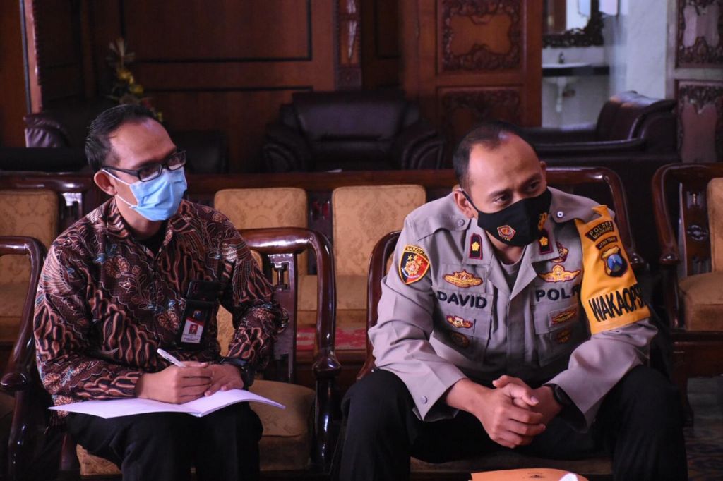 Wakapolres Mojokerto, Kompol David Triyo Prasodjo (kanan)