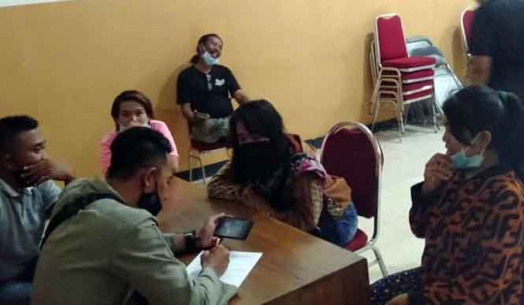 Ketiga pemandu lagu yang diamankan