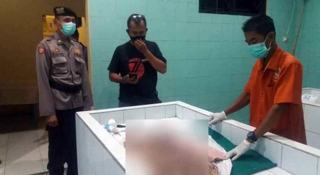 Autopsi pada mayat bayi yang ditemukan