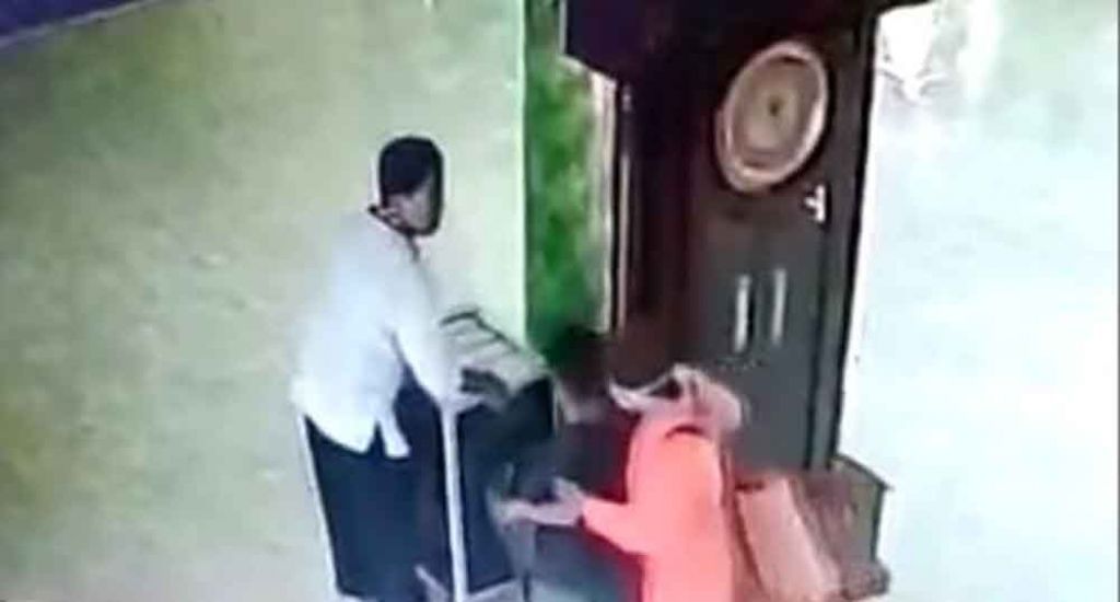Aksi pencurian uang kotak amal masjid di Malang terekam CCTV