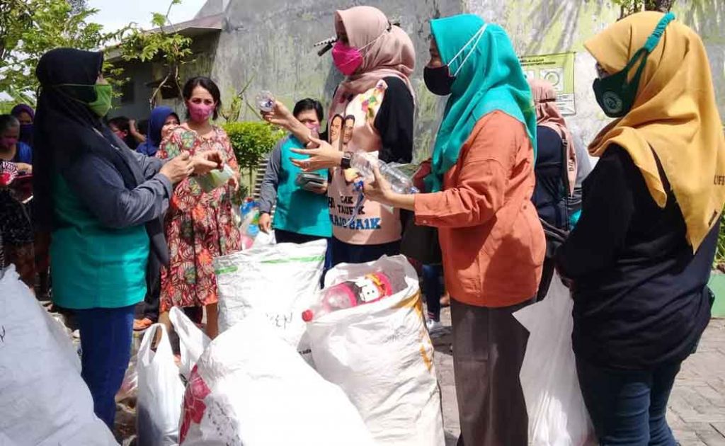 Asrilia Kurniati kunjungi bank sampah Mutiara Hati