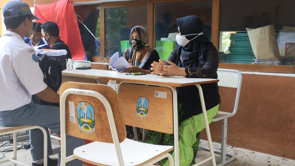 Perekaman e-KTP untuk para siswa berusia 17 tahun di Banyuwangi