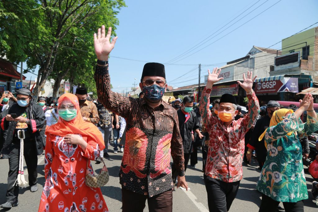  Ipong Muchlissoni dan Bambang Tri Wahono (foto dokumen)