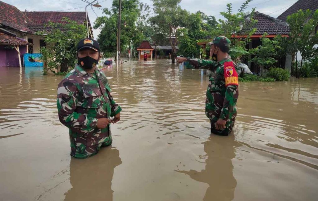 Banjir di beberada desa di Kecamatan Dawarblandong, Kabupaten Mojokerto pada Minggu (13/12/2020)