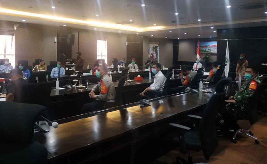 Rapat Forkopimda Kota Batu terapkan pendatang bawa hasil rapid test