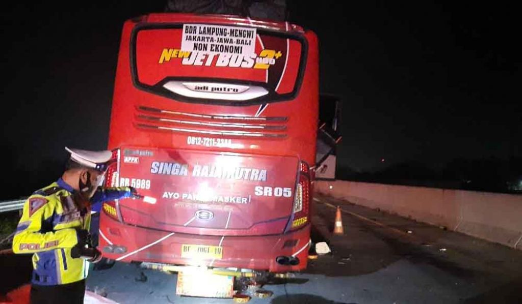 Bus Tabrak Truk di Tol Madiun-Ngawi, 2 Penumpang Tewas dan 4 Terluka