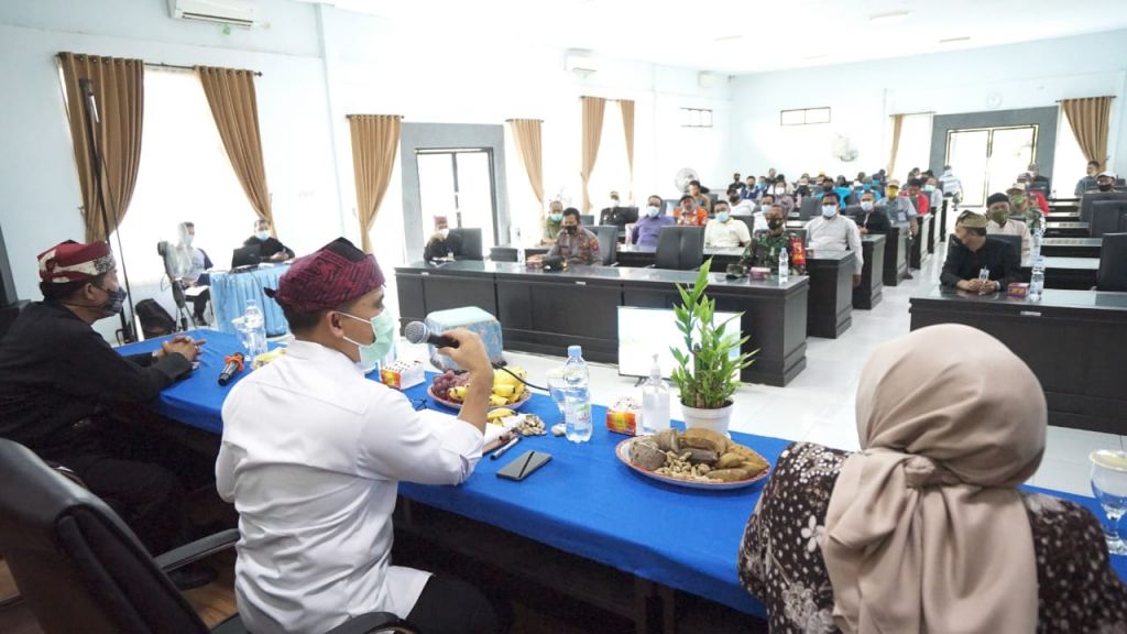 Pemkab Banyuwangi menyiapkan pusat pelayanan publik khusus bagi nelayan di Pelabuhan Pendaratan Ikan Muncar.