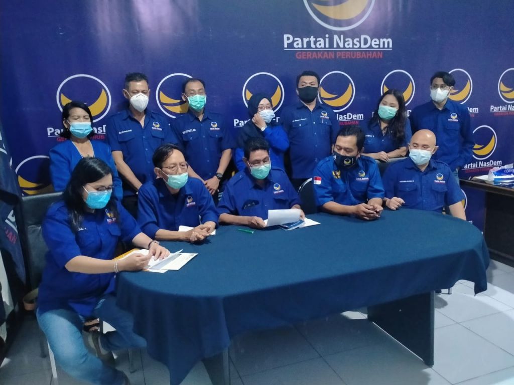 Pengurus DPD Partai NasDem Kota Surabaya saat jumpa pers