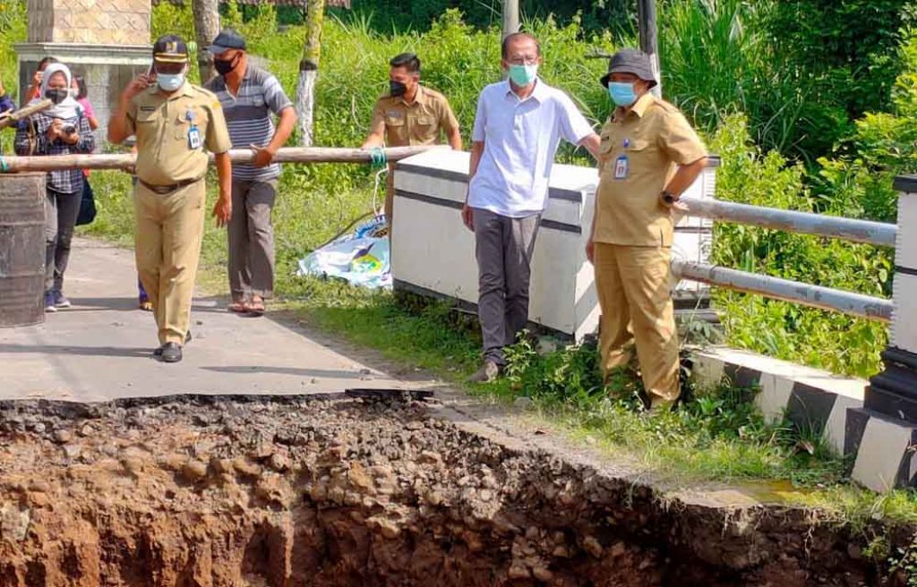 Jembatan Zaman Belanda yang Hubungkan 2 Kecamatan di Magetan Ambrol